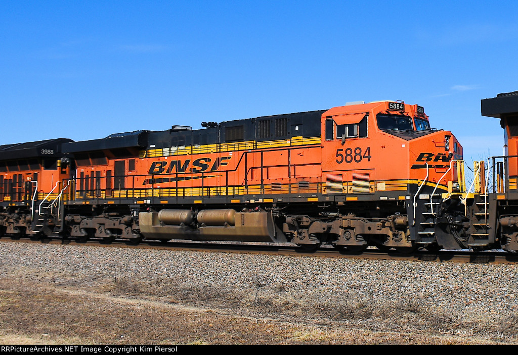 BNSF 5884